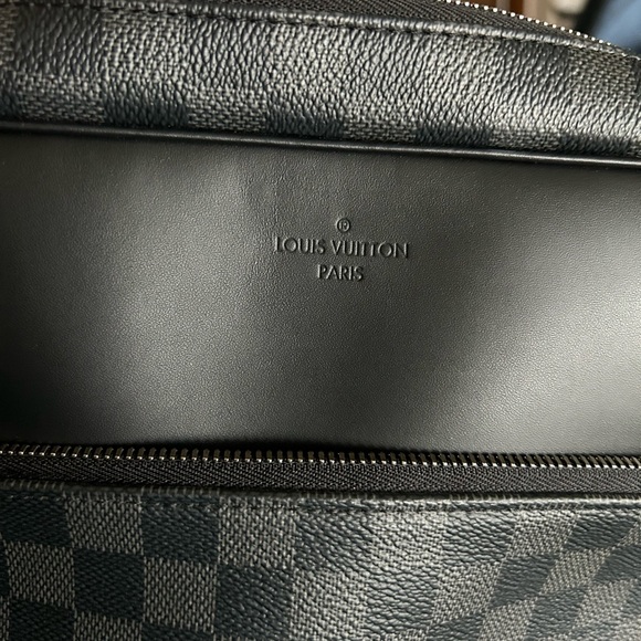 Louis Vuitton Damier Graphite Messenger bag - Picture 6 of 7